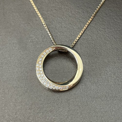 Guld Vedhæng - 14 kt cirkel med brillanter 0,11ct - inkl. kæde i sølv - 209785 - 1