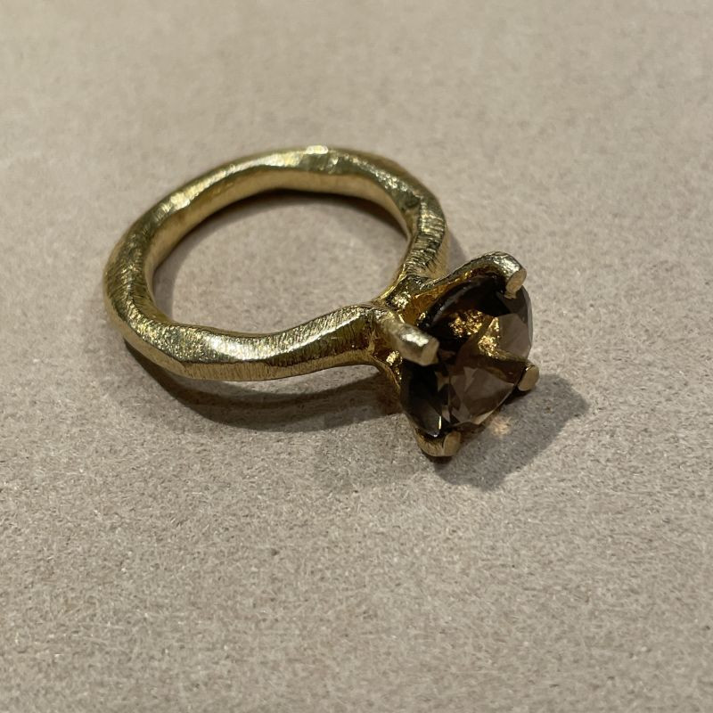 Ring i forgyldt sølv - Hamret med Røg kvarts  - 1630-2-108 - 1