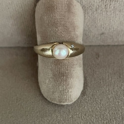 Ring 14 kt rødguld - Banket med Kultuperle 5,5mm og brillant 0,01W/VS 3