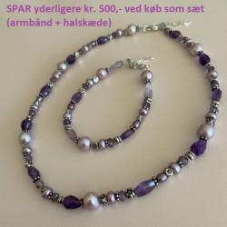 Halskæde med lilla ferskvandsperler og sølvkugler1