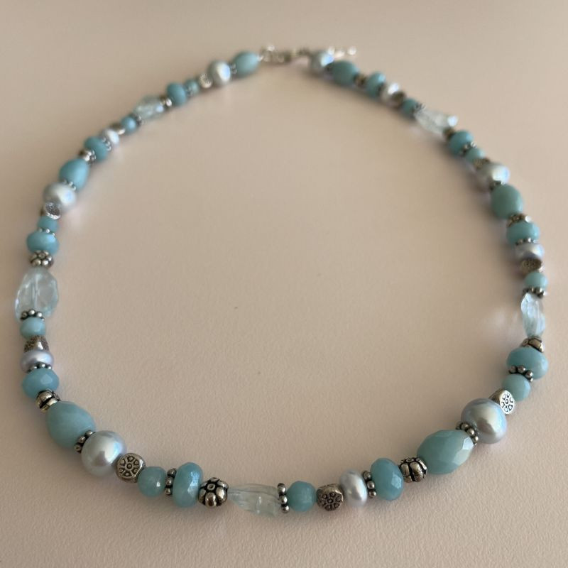 Halskæde med turkis ferskvandsperler og sølvkugler