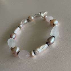 Armbånd med rosa kvarts og ferskvandsperler3