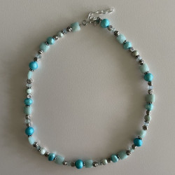 Halskæde med lys blå kvarts, turkis ferskvandsperler og sølvkugler4