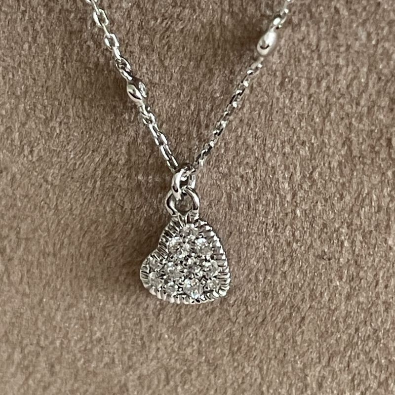 Halskæde i 18 kt hvidguld med hjertevedhæng med brillanter 0,09ct