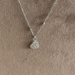 Halskæde i 18 kt hvidguld med hjertevedhæng med brillanter 0,09ct 2